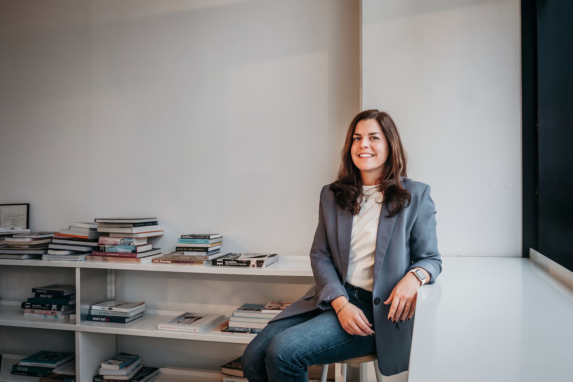 Lieselotte listening to somebody